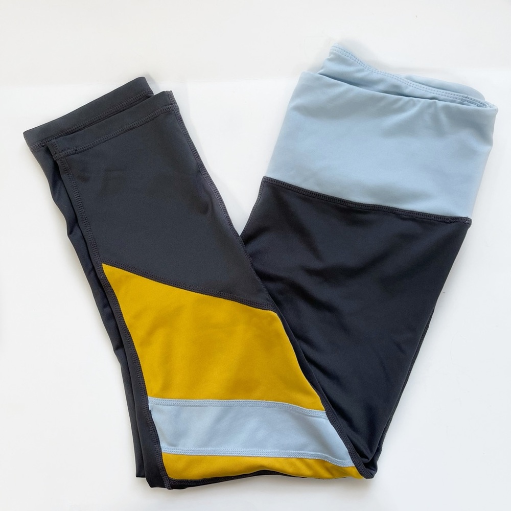 Z by Zella Capri Leggings Size Medium Color Block Gray Blue Yellow Athletic